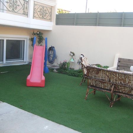 Rea'S Guest House Artemida  Exterior photo